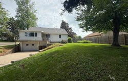 906 West Jefferson Drive, Freeport, IL 61032