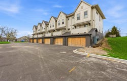 2131 E Howard Ave, Saint Francis, WI 53235