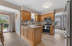 W163n10515 Ridgeview Ln, Germantown, WI 53022