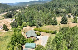 900 Placer Road, Sunny Valley, OR 97497