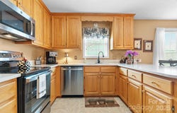 1206 Wexford Village Circle NE, Lenoir, NC 28645