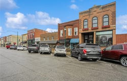 110 W Court Avenue, Winterset, IA 50273