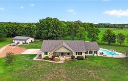 11210 Lakeview Drive, Erie, KS 66733