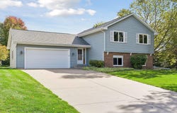 11910 44th Avenue N, Plymouth, MN 55442
