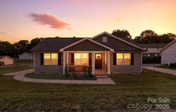 620 13th Street SW, Hickory, NC 28602
