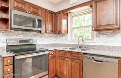 1311 Pollitt Ct, Louisville, KY 40223