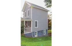 42 Main St, Hampton Boro, NJ 08827