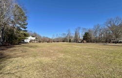 65 Creekside Dr, Anderson, AL 35610