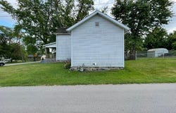 402 S 3rd Street, Pierceton, IN 46562