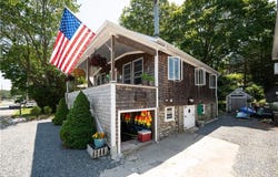 22 Harrison Street, Bristol, RI 02809