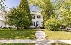 5523 London Rd, Duluth, MN 55804
