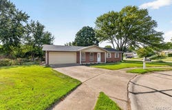 1008 N Duchesne Drive, St Charles, MO 63301