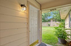 2703 Sunny LN, Taylor, TX 76574