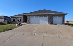 2824 E Sunflower Cir, Brandon, SD 57005