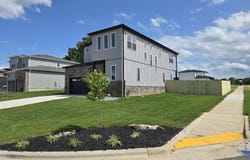 100 E Acacia Circle, Clever, MO 65631