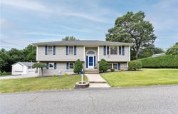 17 Middle Street, North Providence, RI 02911