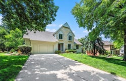 11916 Wenonga Lane, Leawood, KS 66209