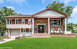 15 Windsor Road, Howell, NJ 07731
