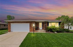 13430 Pawnee Trail, Middleburg Heights, OH 44130