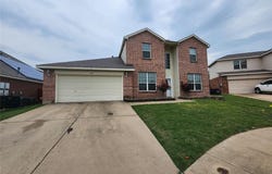 529 Roundrock Lane, Fort Worth, TX 76140