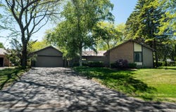 8 Pinewood Ct, Wind Point, WI 53402