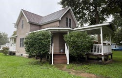 301 S 2Nd Street, Farmington, IA 52626