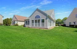 4 Oakhurst Court, Mount Sinai, NY 11766