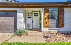 204 Laura Drive, Burleson, TX 76028