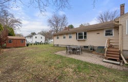 6 Broadview Rd, Lowell, MA 01852