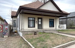 317 W 4th St, Larned, KS 67550