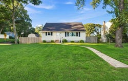 731 Muncey Road, West Islip, NY 11795
