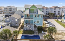 711 Carolina Beach Avenue N, Carolina Beach, NC 28428