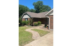 308 Jeffrey Laird Place, Moore, OK 73160