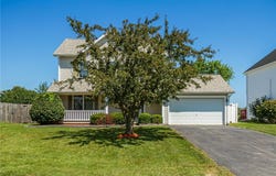 5768 Oatfield Dr, Farmington, NY 14425
