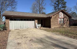 16 independence, White Hall, AR 71602