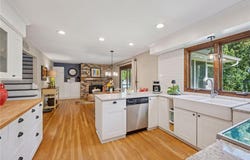 2500 Urbandale Lane N, Plymouth, MN 55447