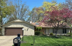 6119 Oakwood Circle, North Ridgeville, OH 44039