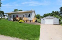 202 Ash Ave, Urbana, IA 52345