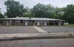 2202 W 10TH Avenue, Pine Bluff, AR 71611