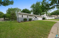 1325 S Annway Dr, Sioux Falls, SD 57103-3538