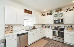 568 Auld Farm Circle, Akron, OH 44320