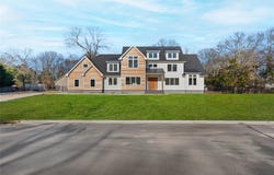 5 Sheep Pasture Lane, East Islip, NY 11730
