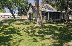 6141 Dakota Ave, Madison, SD 57042