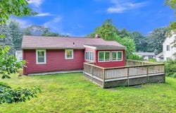 105 Wyoming Dr, Holden, MA 01520