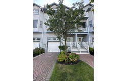 32 S Coolidge Ave, Margate, NJ 08402