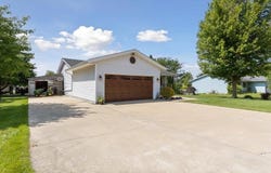 435 Cedar Crest, Cedarville, IL 61013