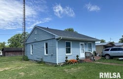 415 S PARK Street, Sesser, IL 62884