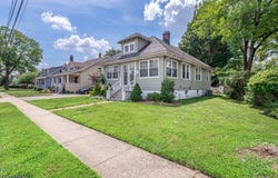 6 Center St, Pompton Lakes Boro, NJ 07442-1941