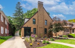 1853 N 83rd St, Wauwatosa, WI 53213