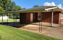 120 River Dr, Tuscumbia, AL 35674